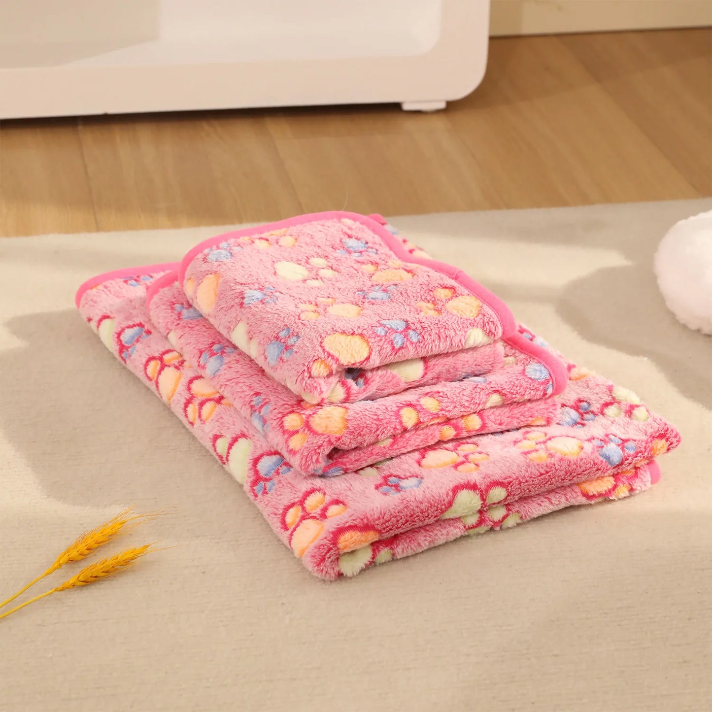 High Quality Soft Fluffy Pet Blanket Cute Dog Cat Paw Print Thick Coral Fleece Blankets Pet Mat Warm and Comfortable Thermal Pad