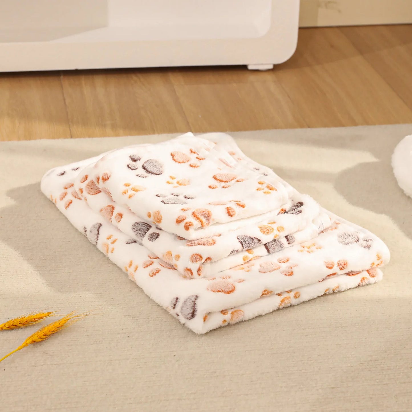 High Quality Soft Fluffy Pet Blanket Cute Dog Cat Paw Print Thick Coral Fleece Blankets Pet Mat Warm and Comfortable Thermal Pad