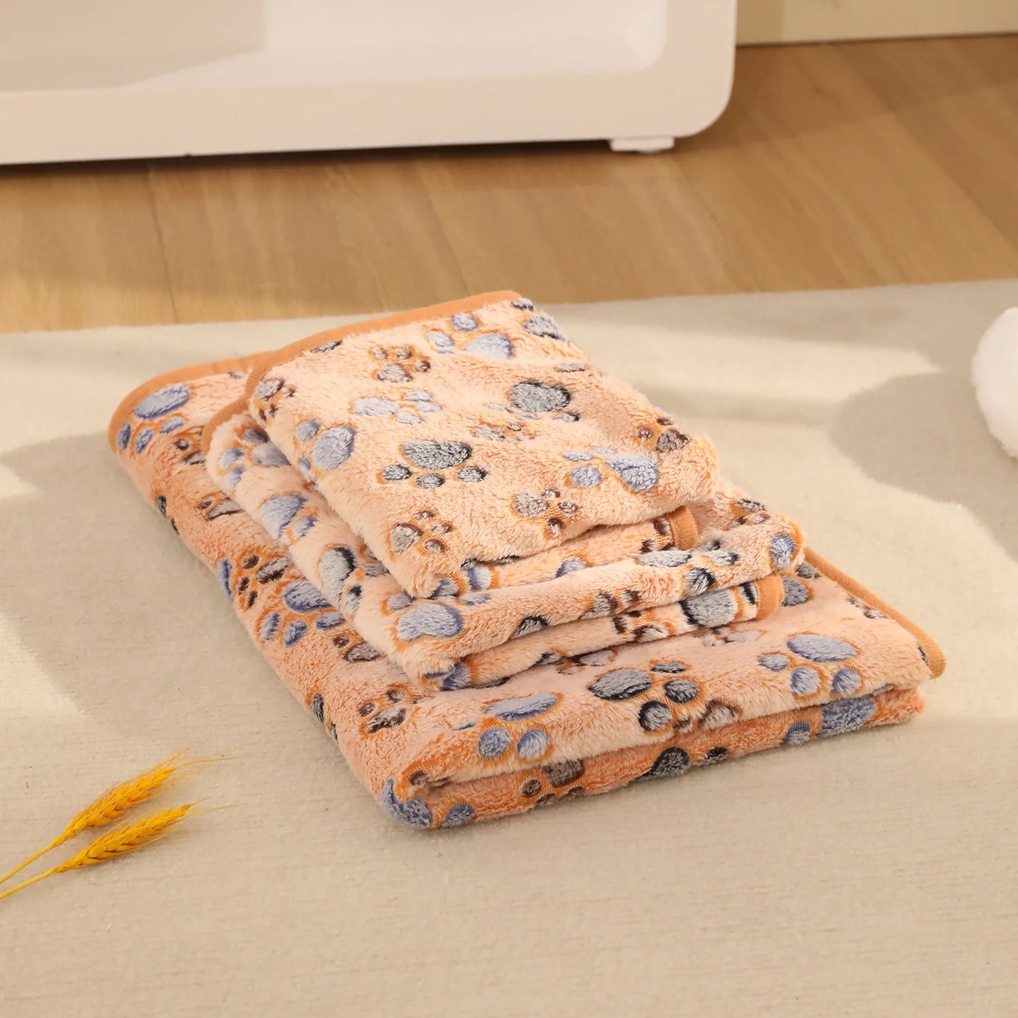 High Quality Soft Fluffy Pet Blanket Cute Dog Cat Paw Print Thick Coral Fleece Blankets Pet Mat Warm and Comfortable Thermal Pad
