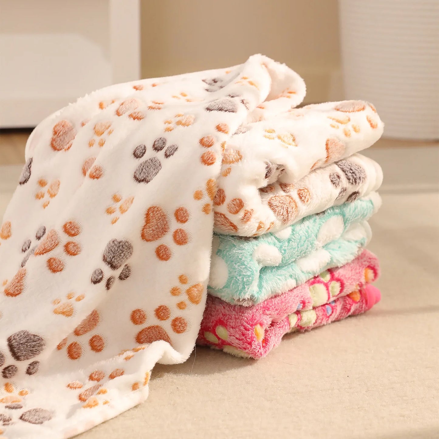 High Quality Soft Fluffy Pet Blanket Cute Dog Cat Paw Print Thick Coral Fleece Blankets Pet Mat Warm and Comfortable Thermal Pad
